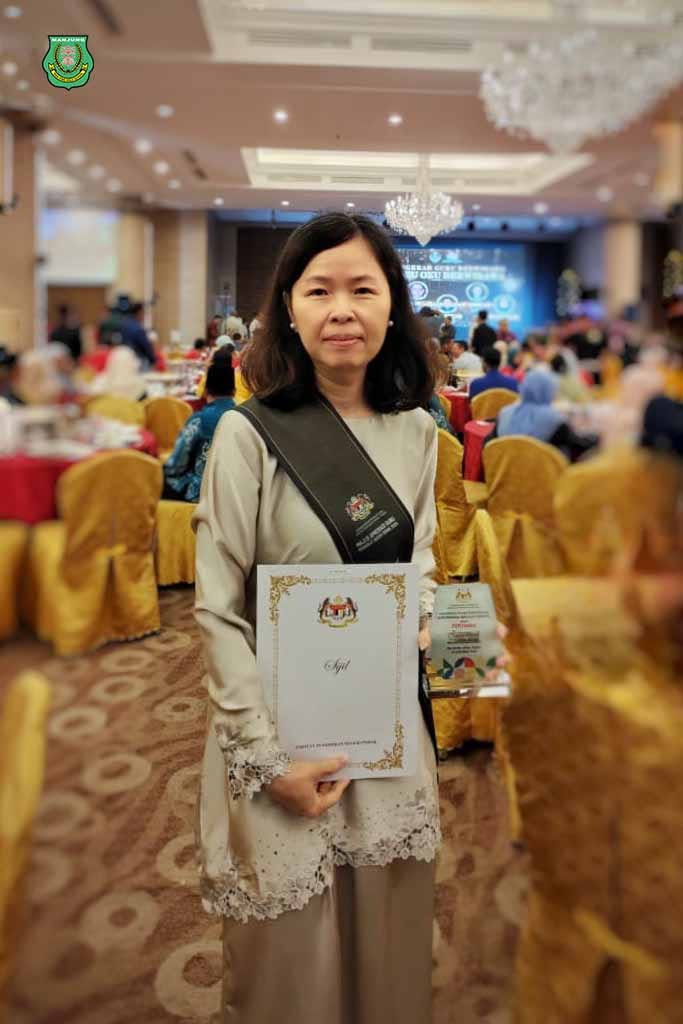 校长陳麗冰博士出席2025年霹雳州教育表扬大会现场留影