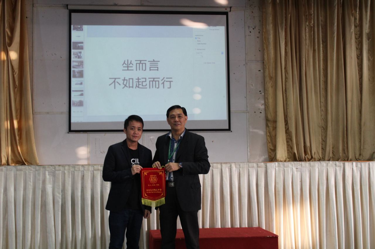 吴惠麟校友今日回到母校向学弟妹们分享他成功的经验，谢谢吴校友！