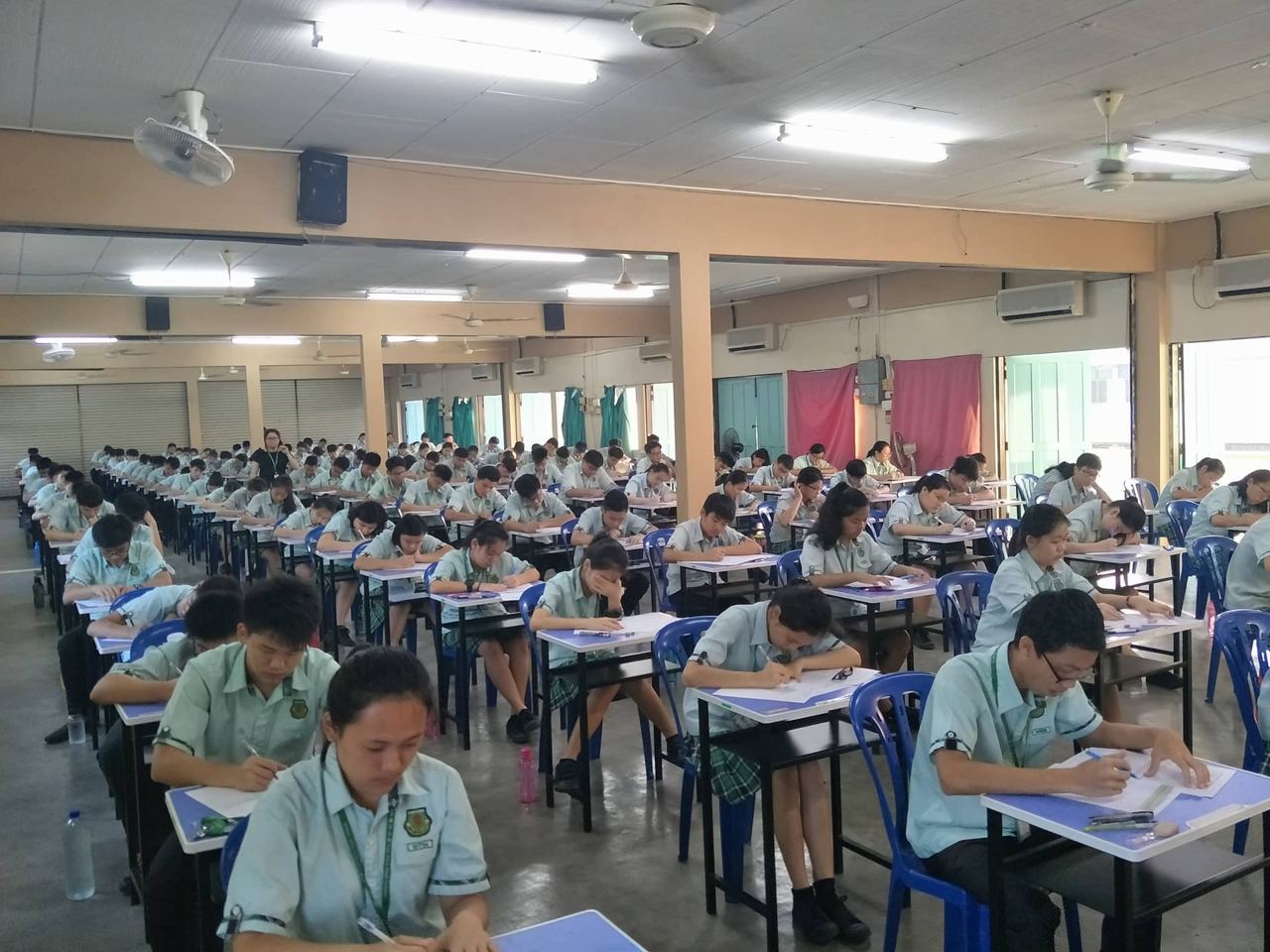 本校2018年第一学期期末考于今天正式开始。