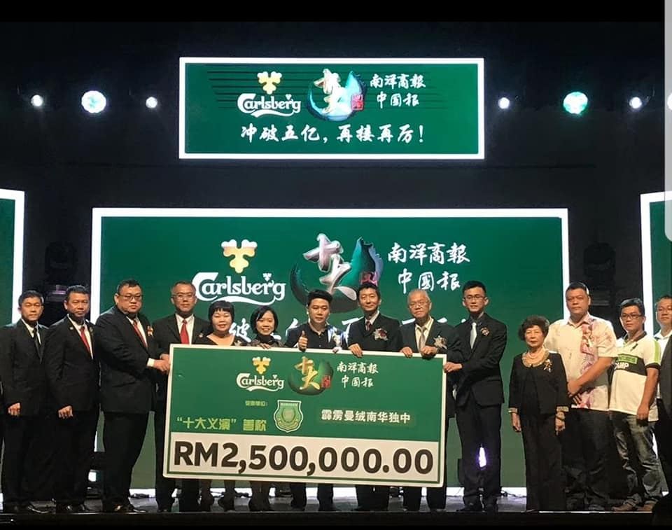 我希望的仅仅是自己能够成为一块有用的砖，把更多的热心人士吸引到慈善事业中来。 —