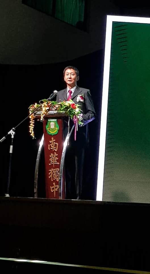 我希望的仅仅是自己能够成为一块有用的砖，把更多的热心人士吸引到慈善事业中来。 —