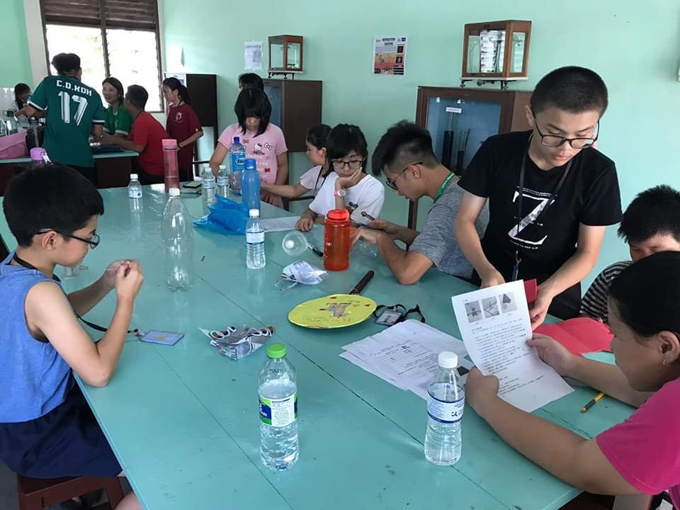 先把手放开，才抓得住精彩的未来。（动动脑筋 2）