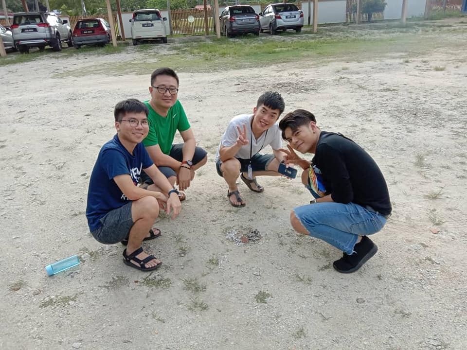 为今晚的烧烤会及营火会做好准备