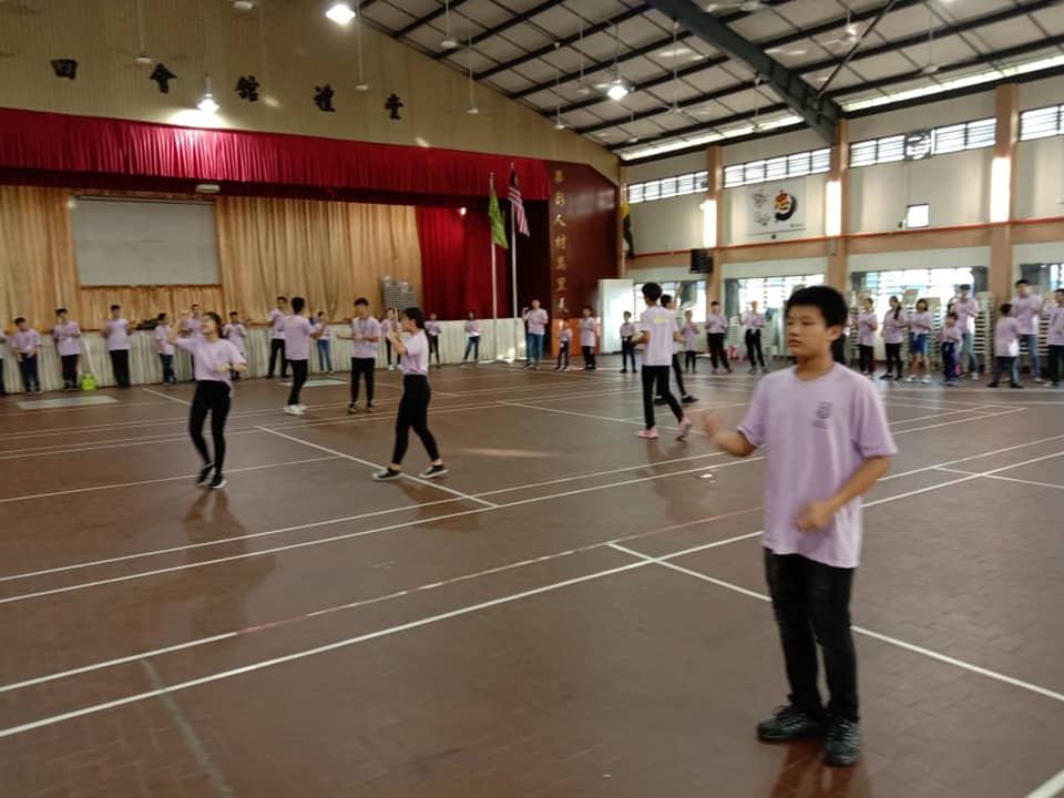 伸伸懒腰，书声朗读。