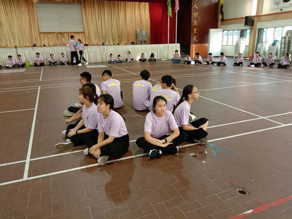 伸伸懒腰，书声朗读。