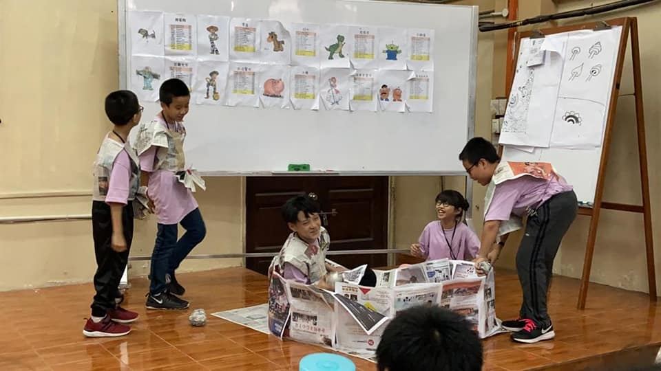 没有道路直接通向成功，我们必须用自己的辛勤与汗水，来凝结这条漫长的道路。（才艺表