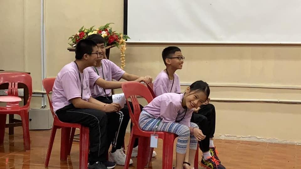 没有道路直接通向成功，我们必须用自己的辛勤与汗水，来凝结这条漫长的道路。（才艺表