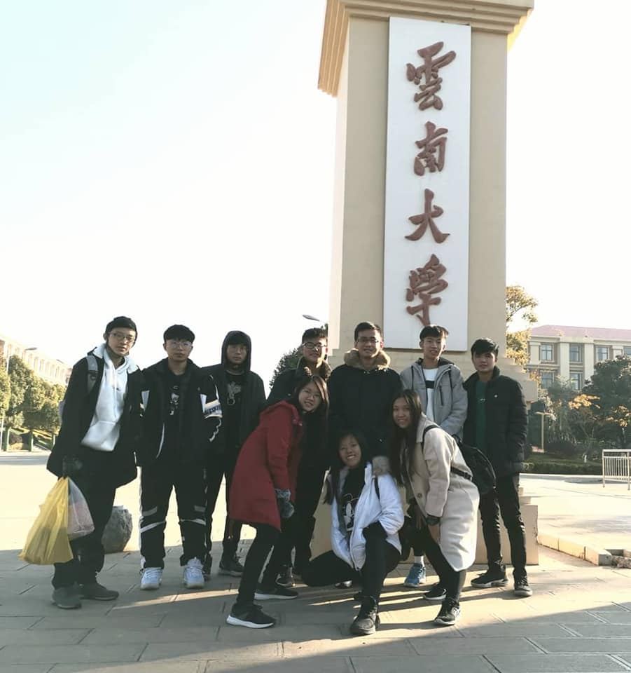 今天南华天使来到云南大学，上了一堂名族文化课。之后由四位云南大学的大四生带天使们
