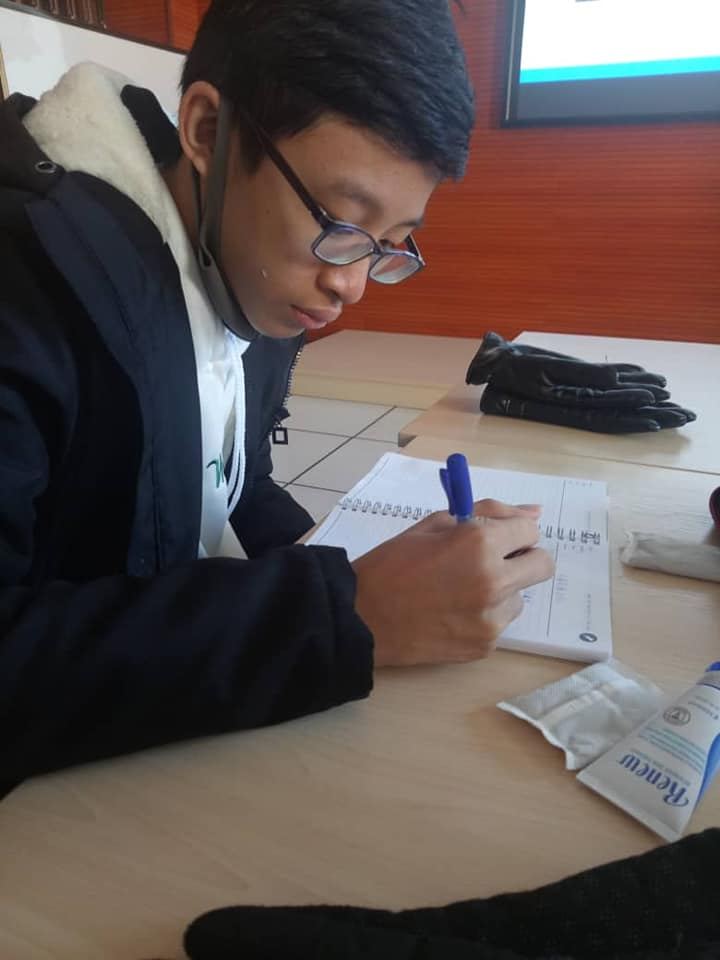 今天南华天使来到云南大学，上了一堂名族文化课。之后由四位云南大学的大四生带天使们
