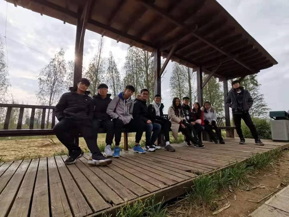 今早南华天使到昆明海东湿地公园晨运及欣赏湿地公园的生态环境。之后便到了斗南花卉市