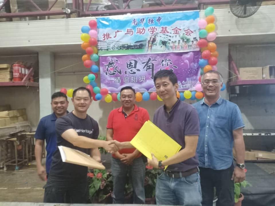 马来西亚南华独立中学校友会，推广与助学基金会签署备忘录。