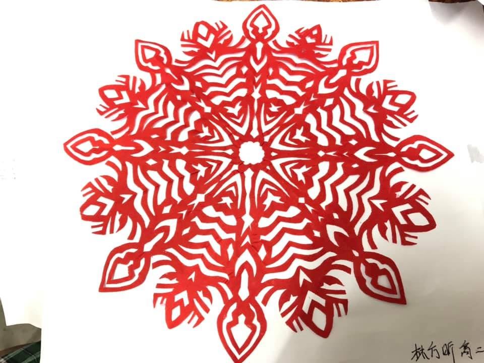 今早老师及学生都踊跃参加新年剪纸比赛，以下是一些作品。