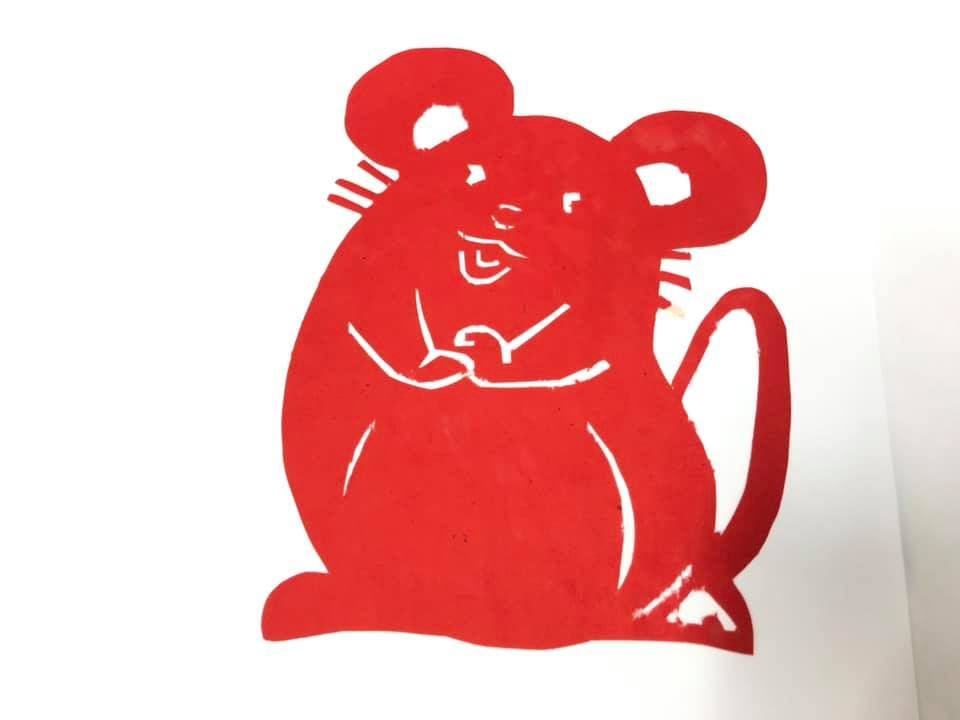 今早老师及学生都踊跃参加新年剪纸比赛，以下是一些作品。