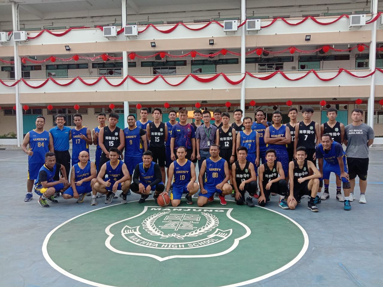 今天南华独中篮球🏀校队与TLDM篮球队进行一场友谊赛。成绩是南华独中57🆚TLD