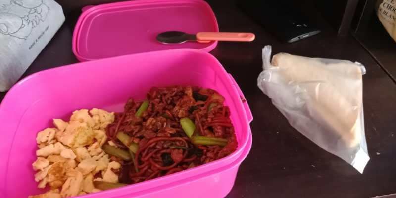 隔离时段，校方也不忘为孩子准备健康的饮食。早、午、晚餐。