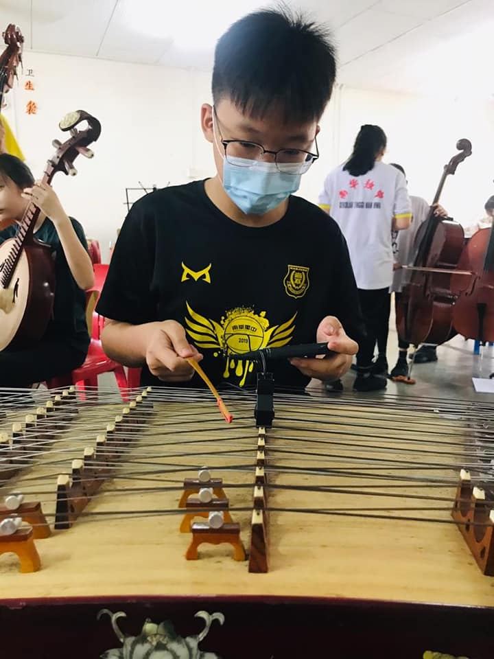 今天联课处开始启动 6 项活动。有：华乐、醒狮、24 节令鼓、舞蹈、管乐和烹饪。