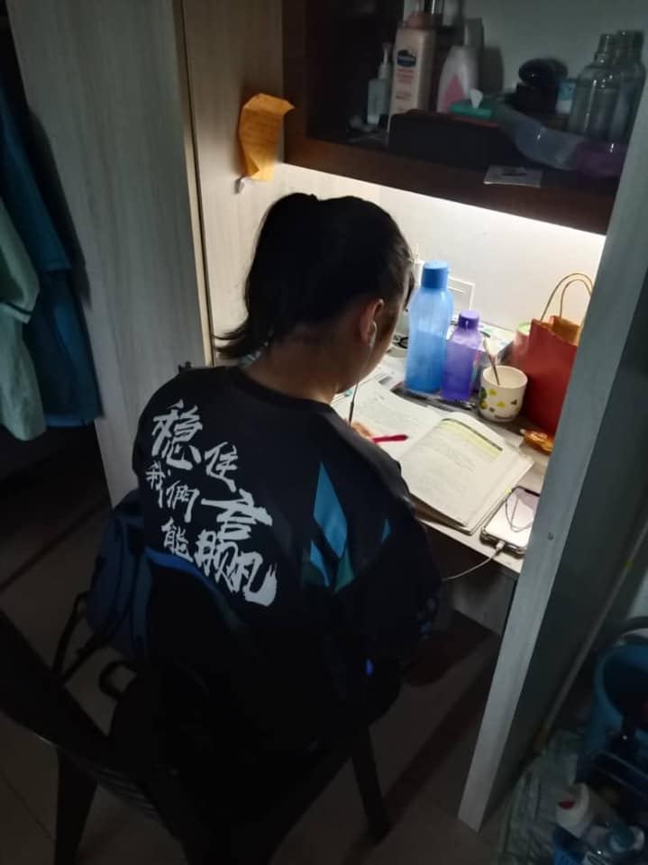 本校于2020年10月20日开始实行线上教学模式。以下是寄宿生在校园内上课的状况