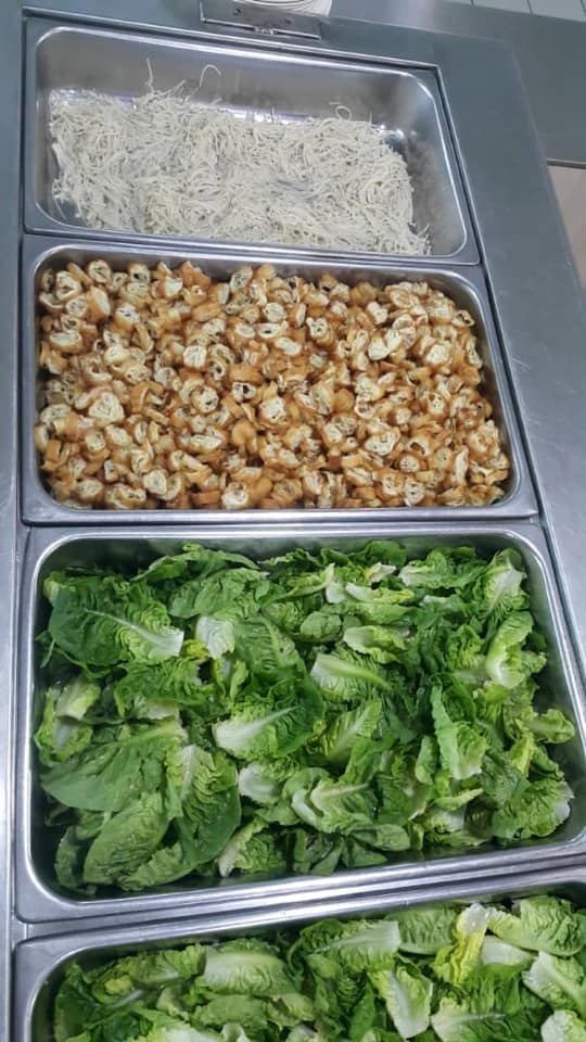 凉爽舒适的天气，来一碗热乎乎的肉骨茶，简直让孩子们乐开怀。