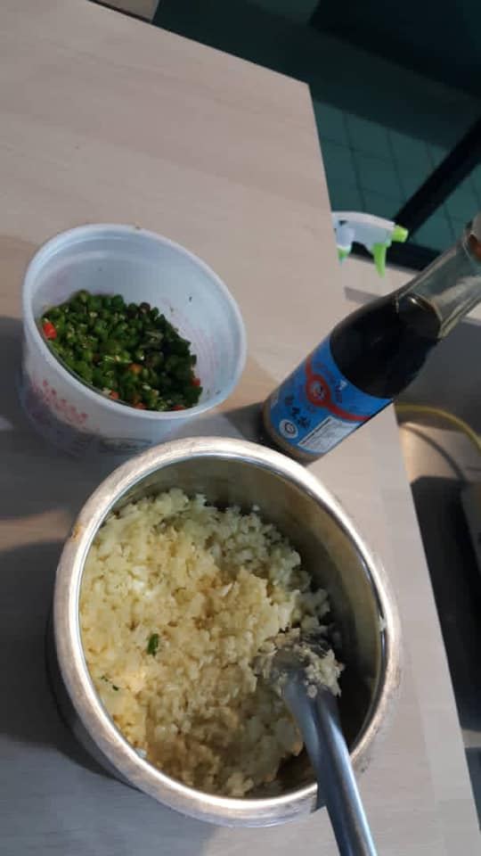 凉爽舒适的天气，来一碗热乎乎的肉骨茶，简直让孩子们乐开怀。