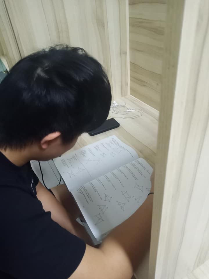 返回学校住宿的寄宿生及通读生，每天根据宿舍安排的时间（上午10点到中午1点、中午