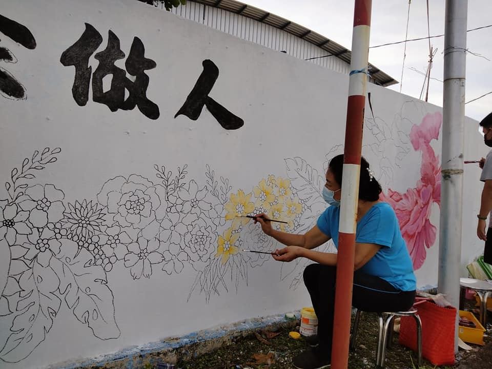 南华孩子走入社区