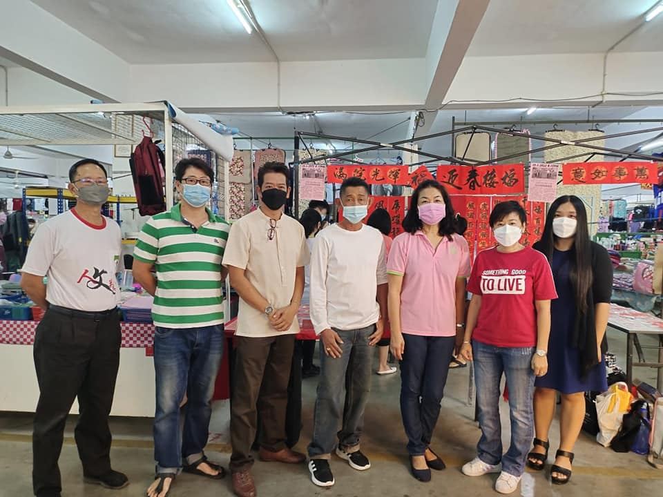 南华独中感谢文友会的全体同仁,书法家吴启强的配合,让这次的 “虎虎生威” 义务挥