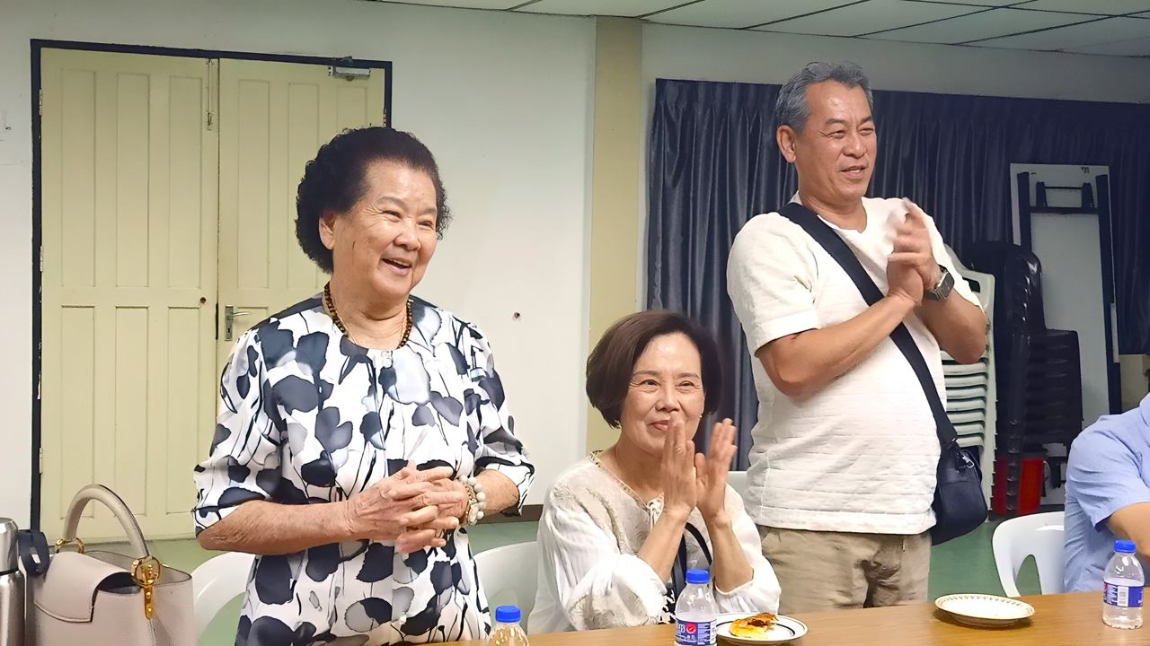 各界善心人士移交款项助南华筹款