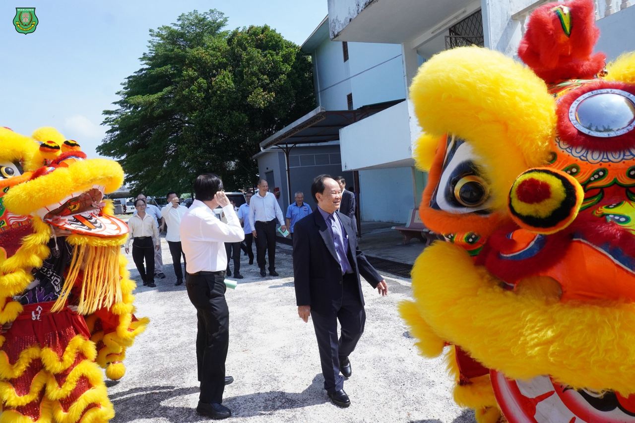 董总中央常委会莅临南华独中
