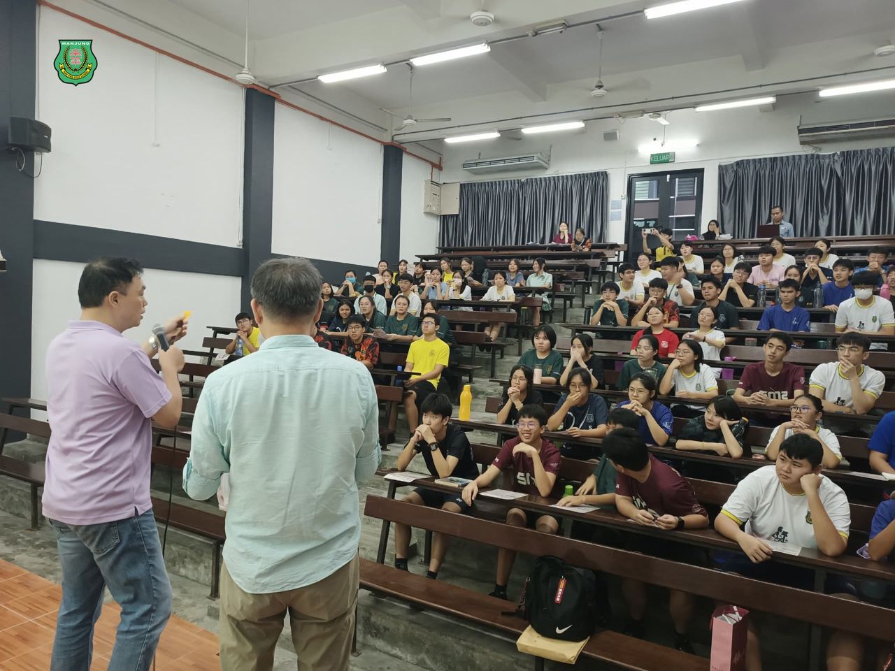 升学讲座反响热烈