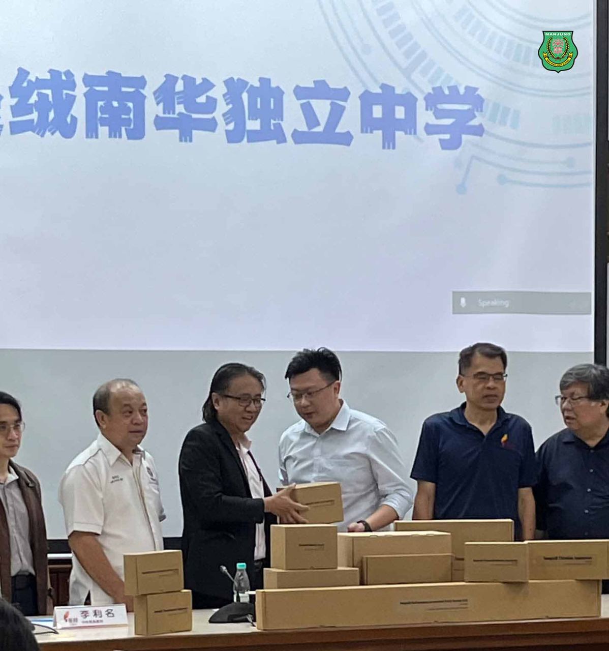 南华独中获赠理科实验数字化器材