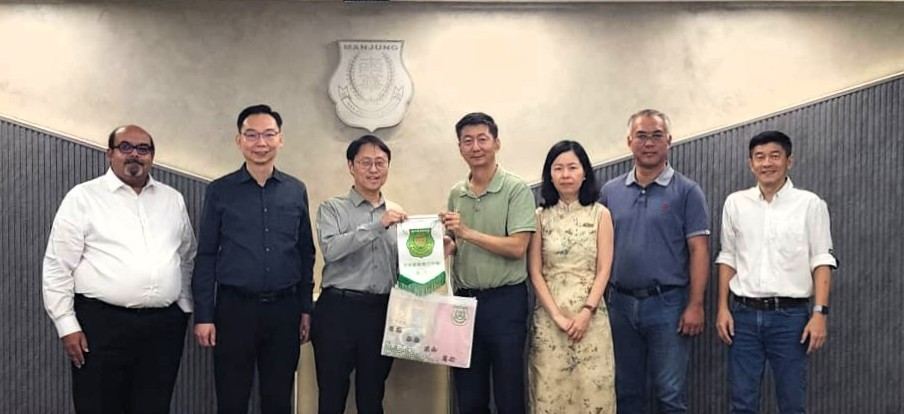亚太科技大学莅临拜访南华独中