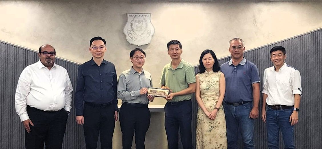 亚太科技大学莅临拜访南华独中