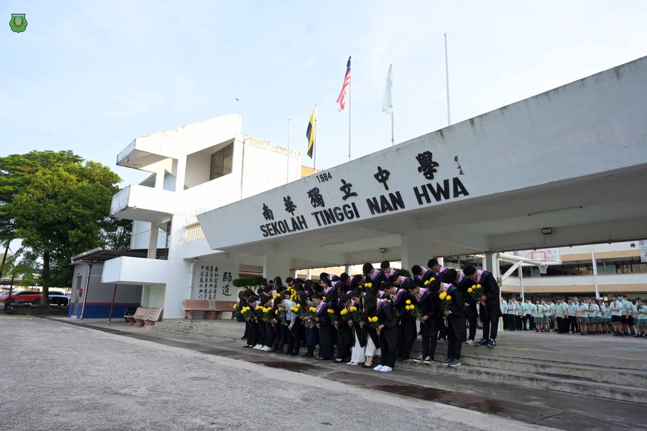 南华独中毕业礼化身“登机口”