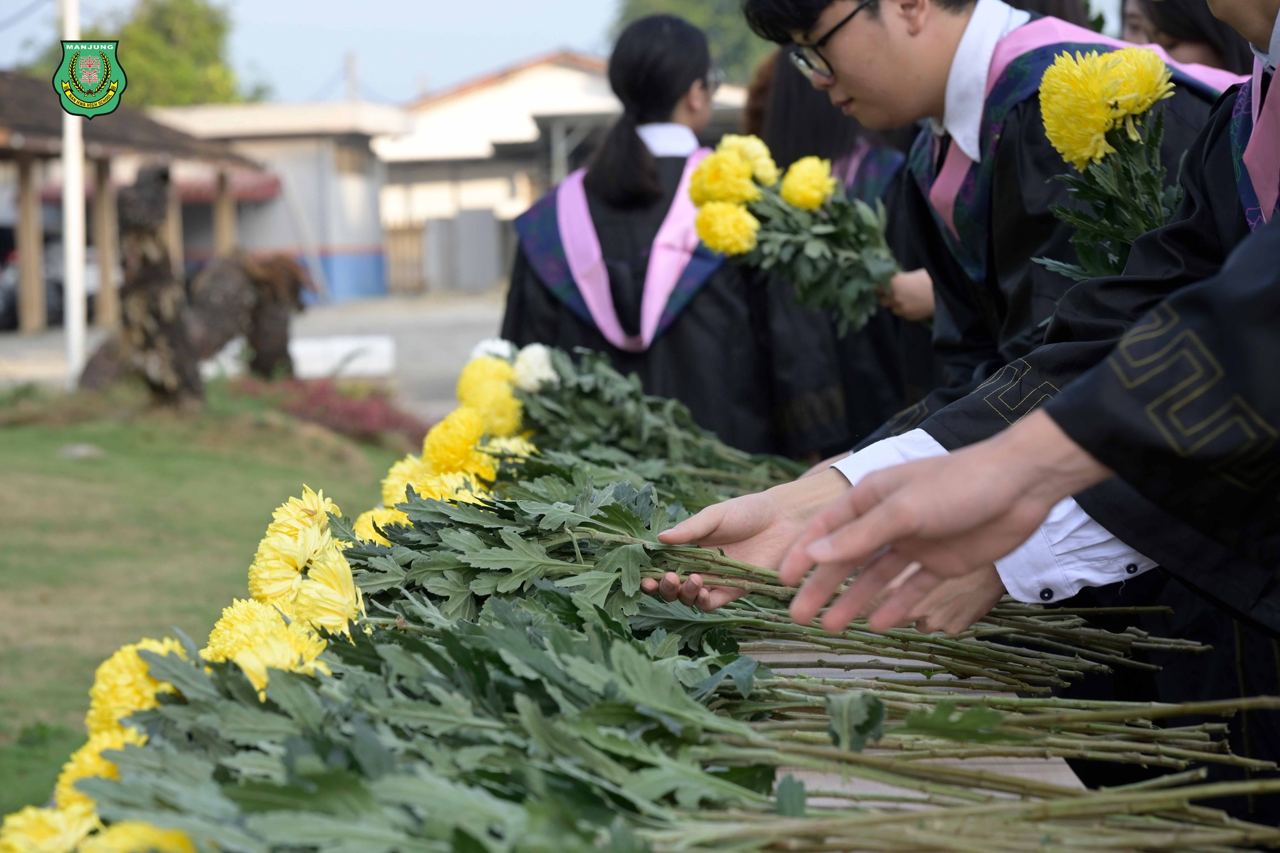 南华独中毕业礼化身“登机口”