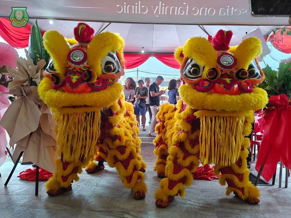 南华独中龙狮团贺新岁